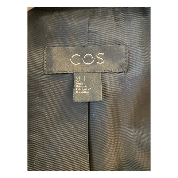 COS wool black blazer with gathered details - Picture 6 of 15